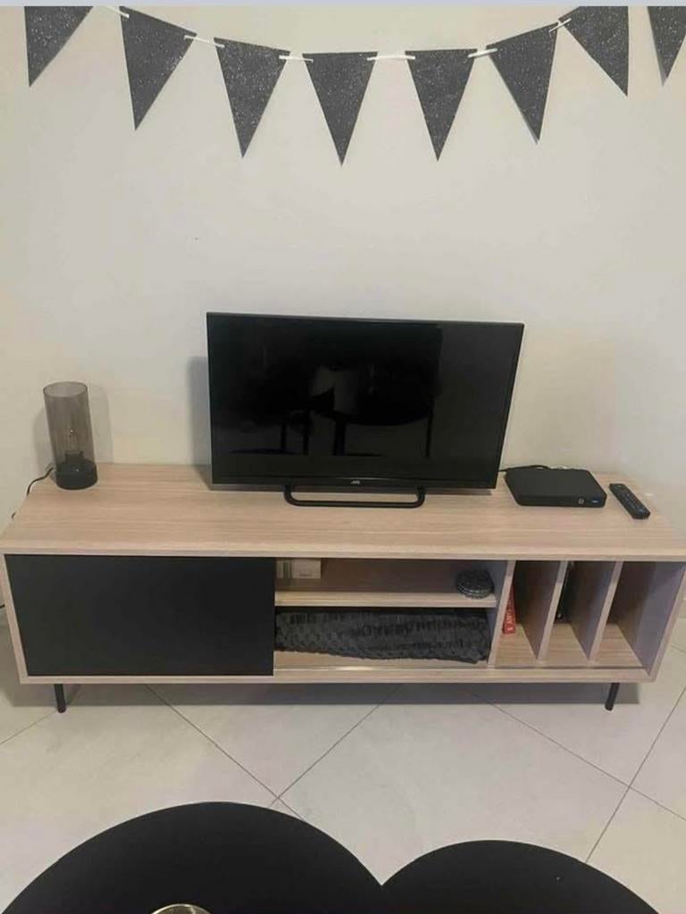 Tv kast 
Breedte 160 cm
Hoogte 50 cm, Ophalen, Zo goed als nieuw