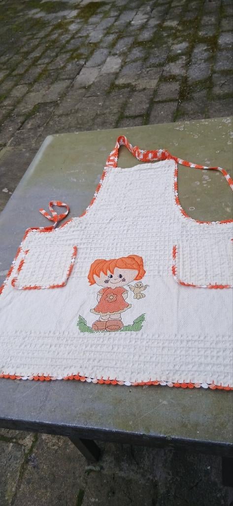 Kinderschort met geborduurd meisje, Ophalen of Verzenden