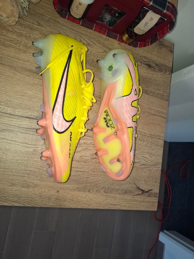 Chaussures de football Nike, jamais portées !, Enlèvement ou Envoi