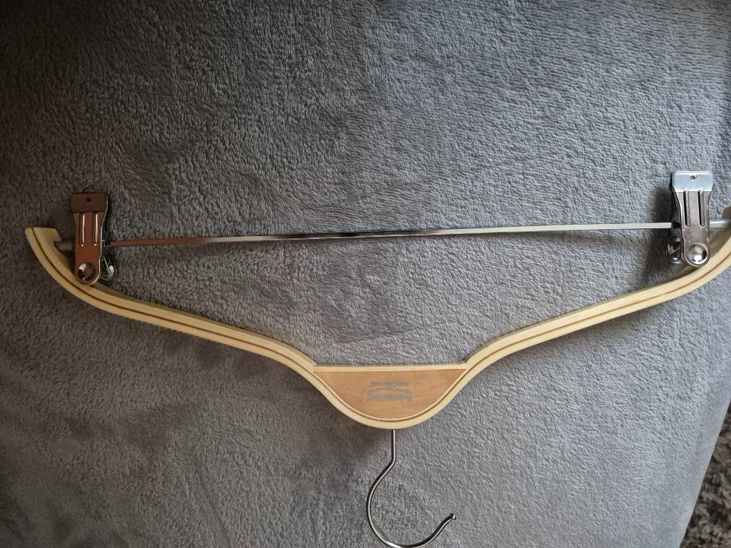Lot de 5 cintres en bois, Vêtements | Femmes, Cintres, Enlèvement ou Envoi, Neuf, Bois, Adultes