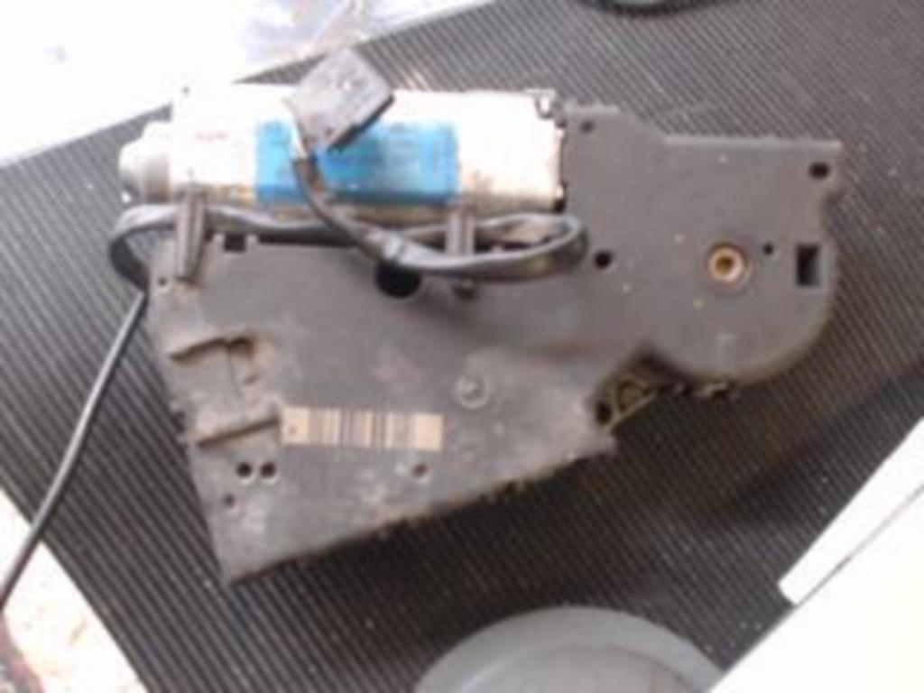 Moteur toit ouvrant VW Golf 4 1998-2005 0390200006 LP/14166, Autos : Pièces & Accessoires, Vitres & Accessoires, Enlèvement ou Envoi