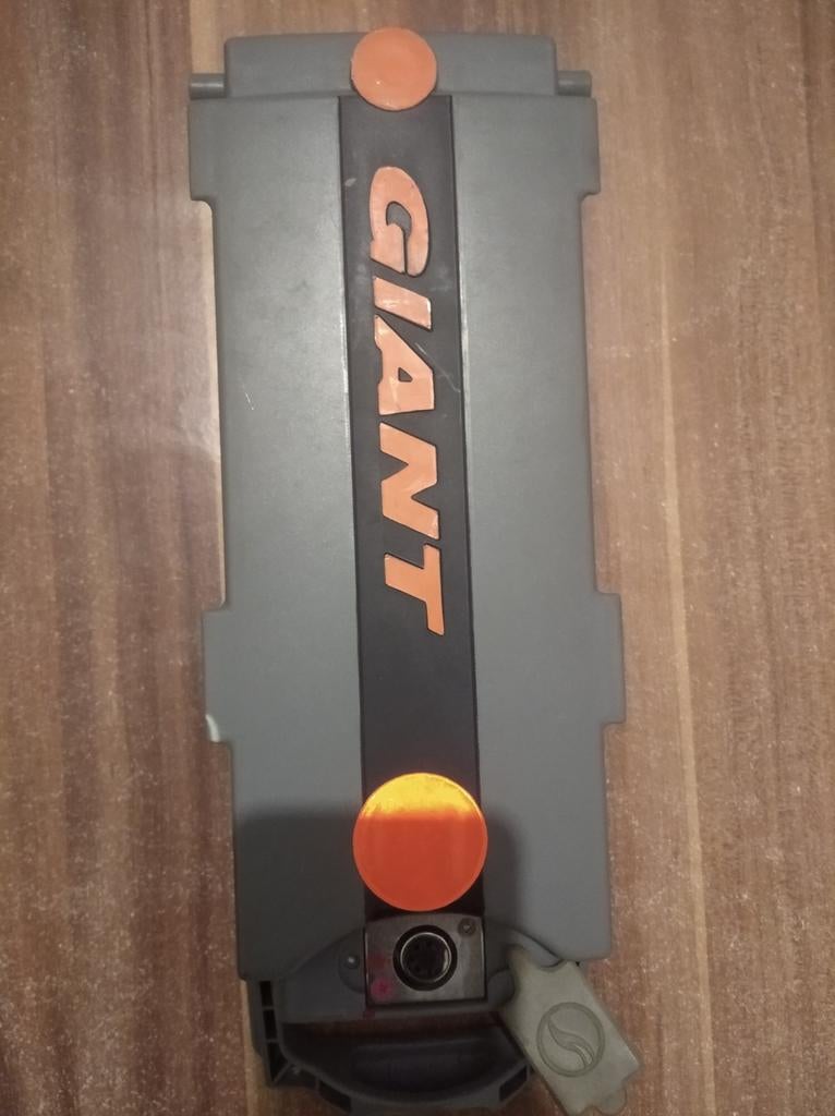 Giant fiets batterij werkt x, Fietsen en Brommers, Fietsaccessoires | Fietsaccu's, Ophalen