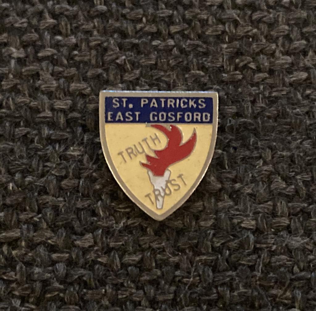 PIN - ST. PATRICK'S EAST GOSFORD - CATHOLIC EDUCATION, Verzenden, Gebruikt, Overige onderwerpen, Speldje of Pin