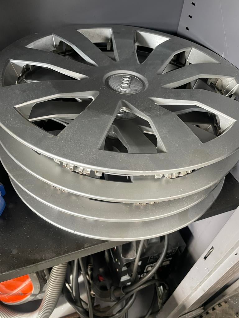 Originele Audi 15 inch wieldoppen, Ophalen, Zo goed als nieuw
