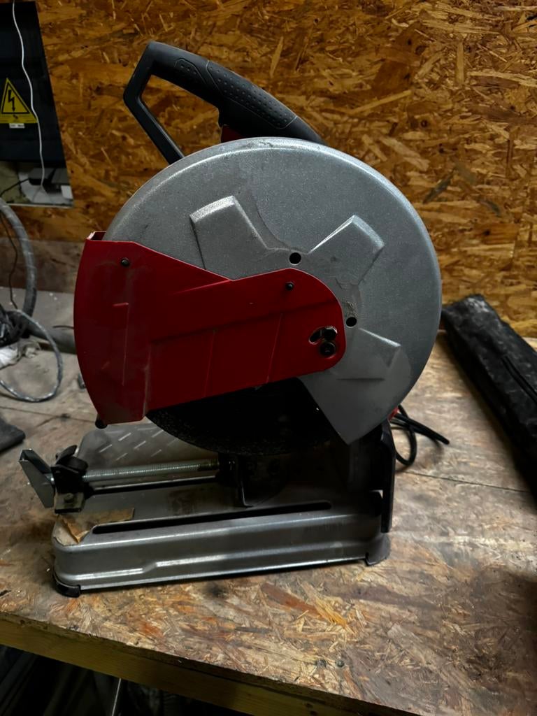 Scie a métal servi 1 fois, Doe-het-zelf en Bouw, Gereedschap | Zaagmachines, Ophalen, Zo goed als nieuw