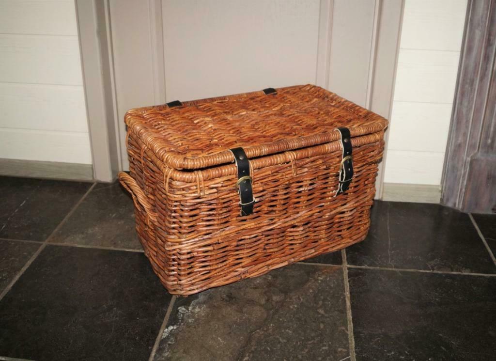 Ancien coffre/valise à couverture en osier avec sangles en c, Moins de 50 cm, Enlèvement ou Envoi, 50 à 100 cm, Utilisé