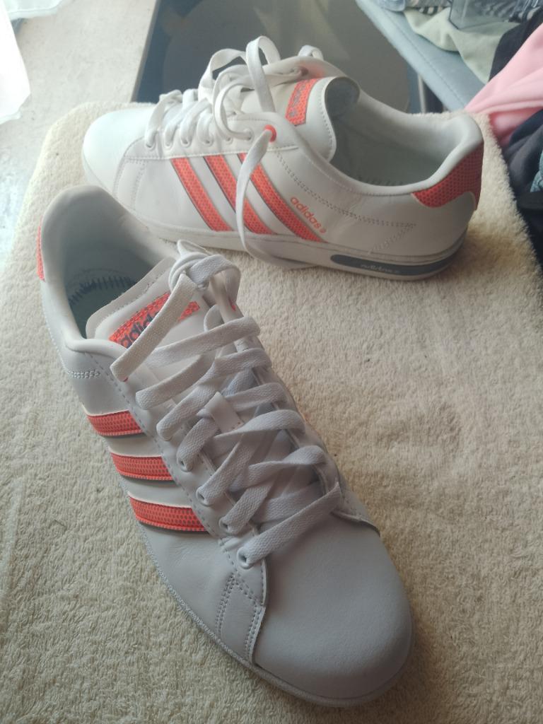 44 adidas sneakers nieuwstaat+nieuw ortholite binnenzool 13€, Vêtements | Hommes, Chaussures, Enlèvement ou Envoi, Comme neuf