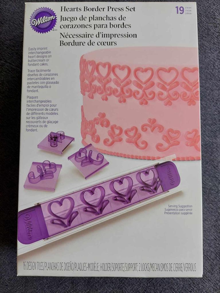 Wilton Hearts Border Press Set, Ophalen of Verzenden, Zo goed als nieuw, Taarten of Cupcakes, Overige typen