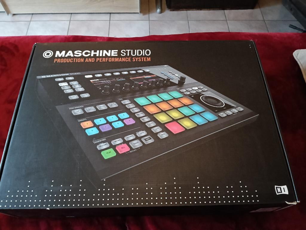 Mashine Studio sample en groovebox, Musique & Instruments, Échantillonneurs, Enlèvement, Comme neuf