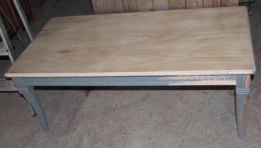 Table basse en bois à terminer de décaper ou à repeindre, Maison & Meubles, 100 à 150 cm, Moins de 50 cm, Enlèvement, Utilisé