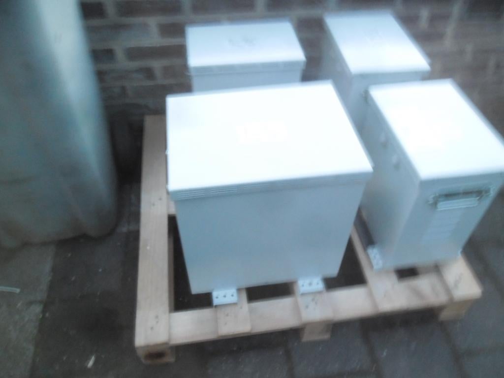 transfo 3x220 volt maar 400 volt of  400volt maar 3x220 volt, Doe-het-zelf en Bouw, Ophalen, Nieuw