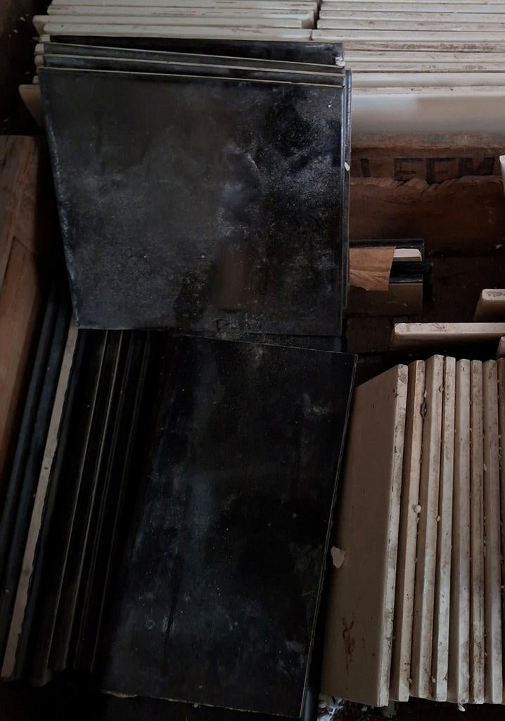 5 zwarte, glanzende, faience tegels, Ophalen