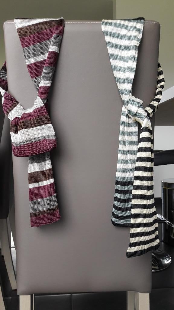 2 petits foulards/écharpes légers, Enfants & Bébés, Vêtements enfant | Bonnets, Écharpes & Gants, Enlèvement ou Envoi, Comme neuf