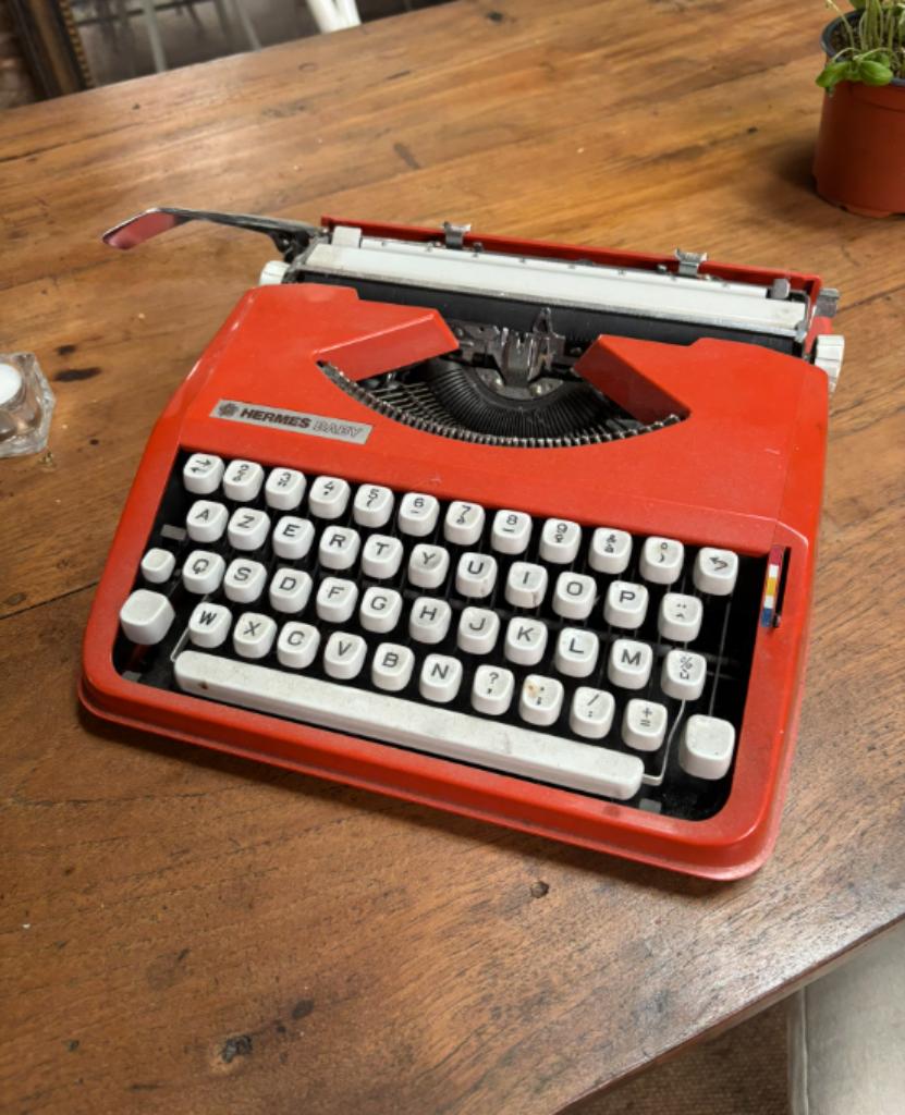 schrijfmachine azerty Hermes met nieuw lint en koffer, Ophalen of Verzenden, Gebruikt