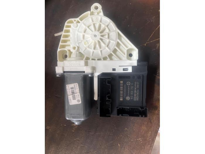 Moteur de vitre portière d'un Volkswagen Passat, Enlèvement ou Envoi, 3 mois de garantie, Utilisé, Volkswagen