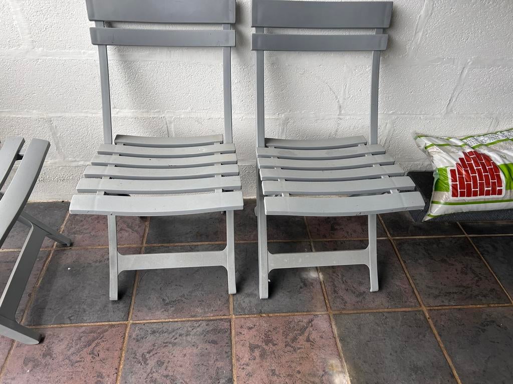 4 lichtgrijze tuinstoelen, Enlèvement, Comme neuf, Synthétique