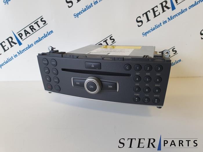 Radio CD Speler van een Mercedes C-Klasse, Ophalen of Verzenden, 3 maanden garantie, Gebruikt, Mercedes-Benz