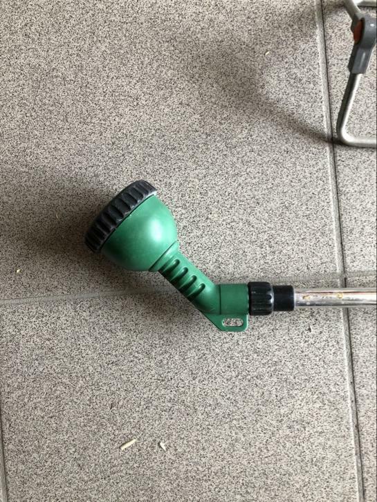 Tuinmateriaal om water te sproeien, Ophalen