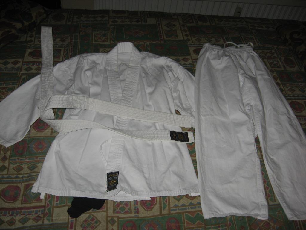 Kimono ceinture blanc neuf taille 140, Enlèvement ou Envoi, Neuf, Karaté, Vêtements d'arts martiaux