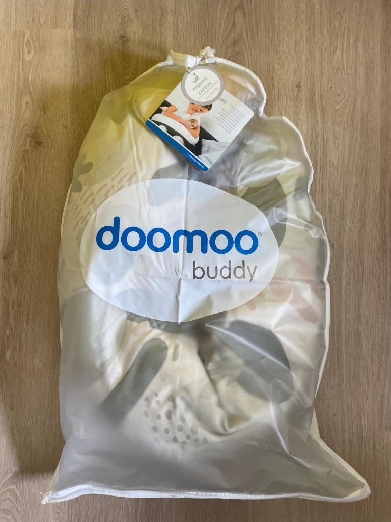 Doomoo borstvoedingskussen, Kinderen en Baby's, Babyvoeding en Toebehoren, Zo goed als nieuw, Voedingskussen, Ophalen