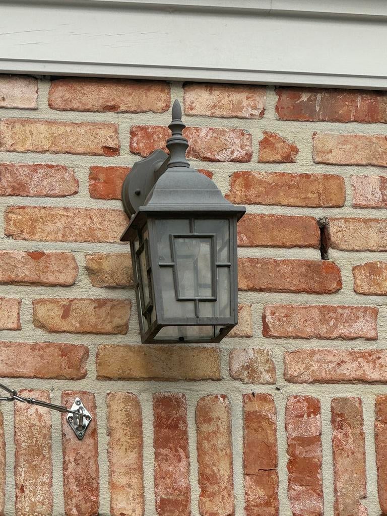 Grote zwarte hanglantaarn in ijzer en glas met lamp erbij, Tuin en Terras, Ophalen, Zo goed als nieuw, IJzer, Hanglamp