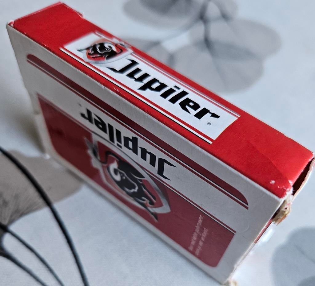 Jupiler speelkaarten logo stier NIEUW
Dit is een, Ophalen of Verzenden, Zo goed als nieuw, Speelkaart(en)