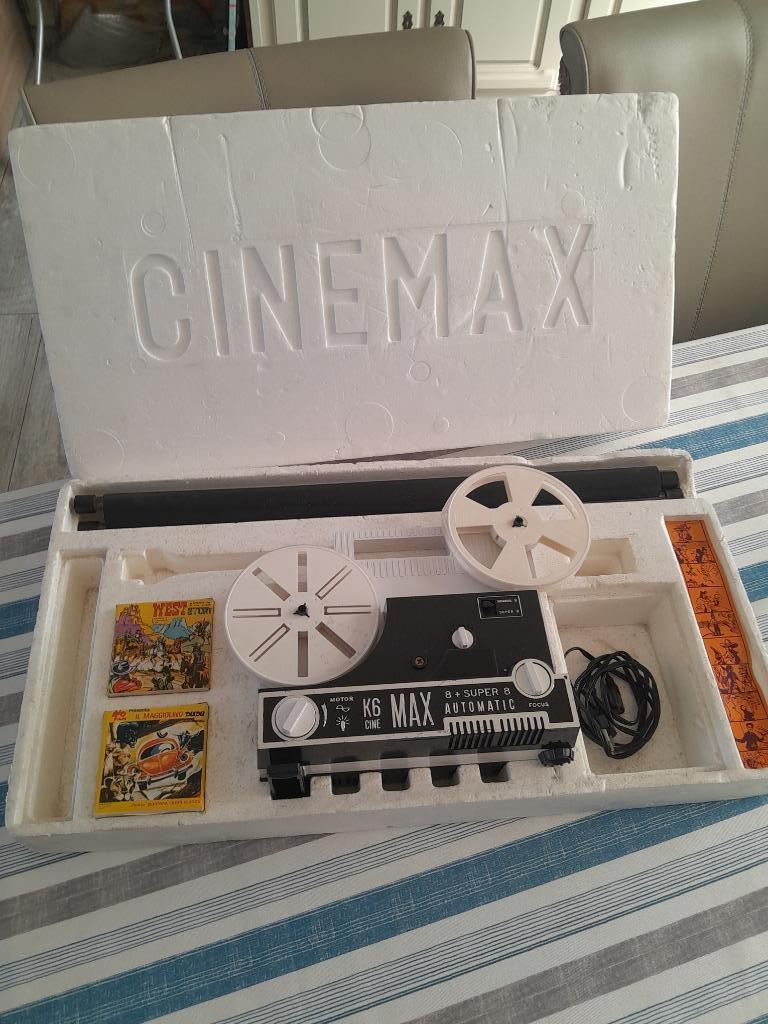 Cinemax K6 (8+ Super 8) projector + 2 films in doos, Ophalen of Verzenden