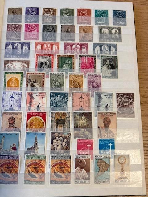 Postzegels Vaticaan 1966/1987 veel series, Timbres & Monnaies, Timbres | Albums complets & Collections, Enlèvement ou Envoi