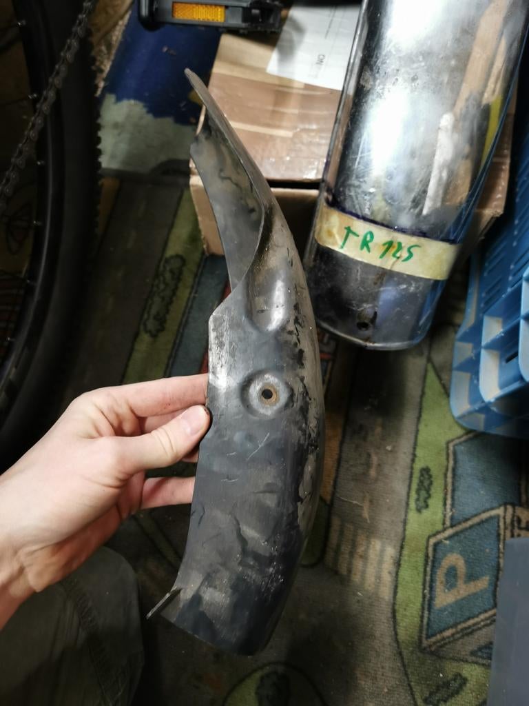 Spatbord tr125 plastic tussenstuk, Motoren, Ophalen of Verzenden