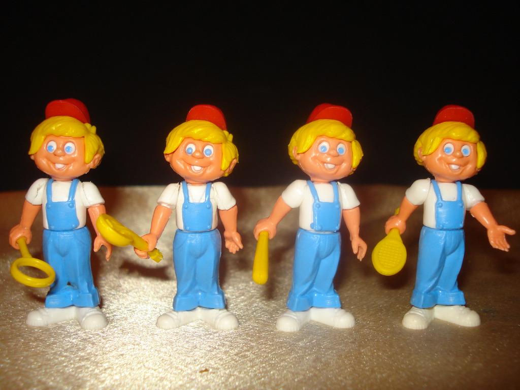 KINDER Série Complète de 4 Anciennes Figurines Mascotte 1986, Ophalen of Verzenden, Zo goed als nieuw, Steekfiguren