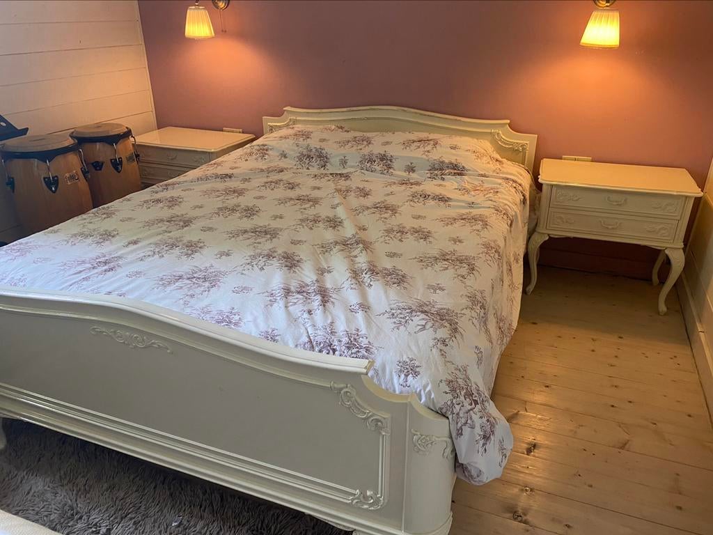 degelijke karaktervolle romantische slaapkamer, Ophalen, Zo goed als nieuw, Matras