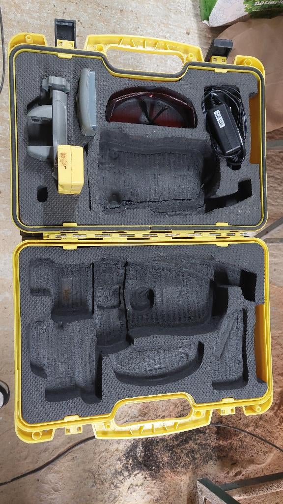 Laser de chantier Spectra precision, Doe-het-zelf en Bouw, Ophalen, Gebruikt, Accessoires