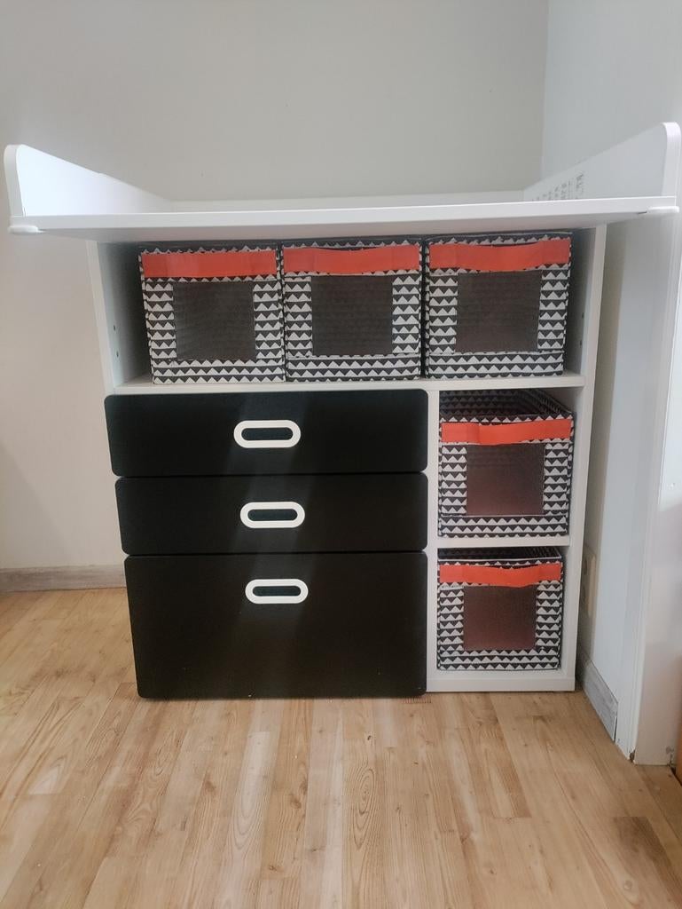 Commode/ verzorgingstafel/ (sta)bureau  met opbergmanden., Ophalen, Zo goed als nieuw, Commode