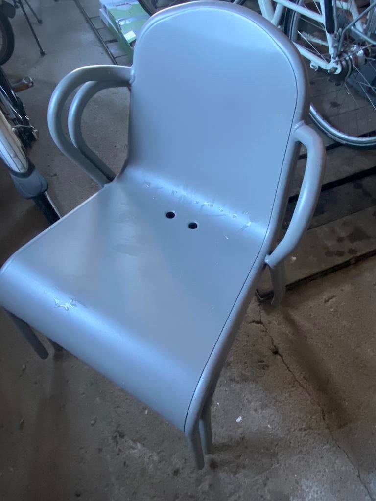 Tafel en stoelen, Enlèvement, Utilisé