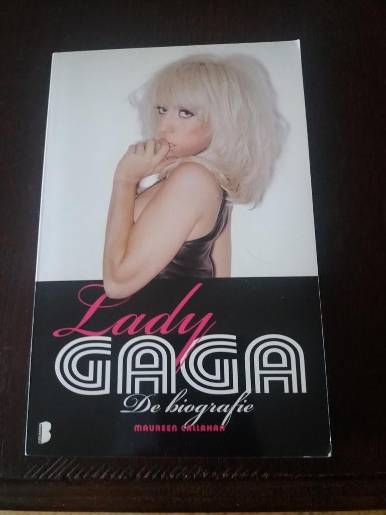 Biografie "LADY GAGA ", Ophalen of Verzenden, Zo goed als nieuw