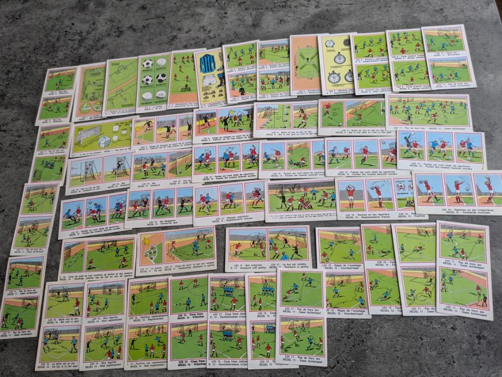 PANINI FOOTBALL 76  48x STICKERS 1976 alle cartoons, Verzenden