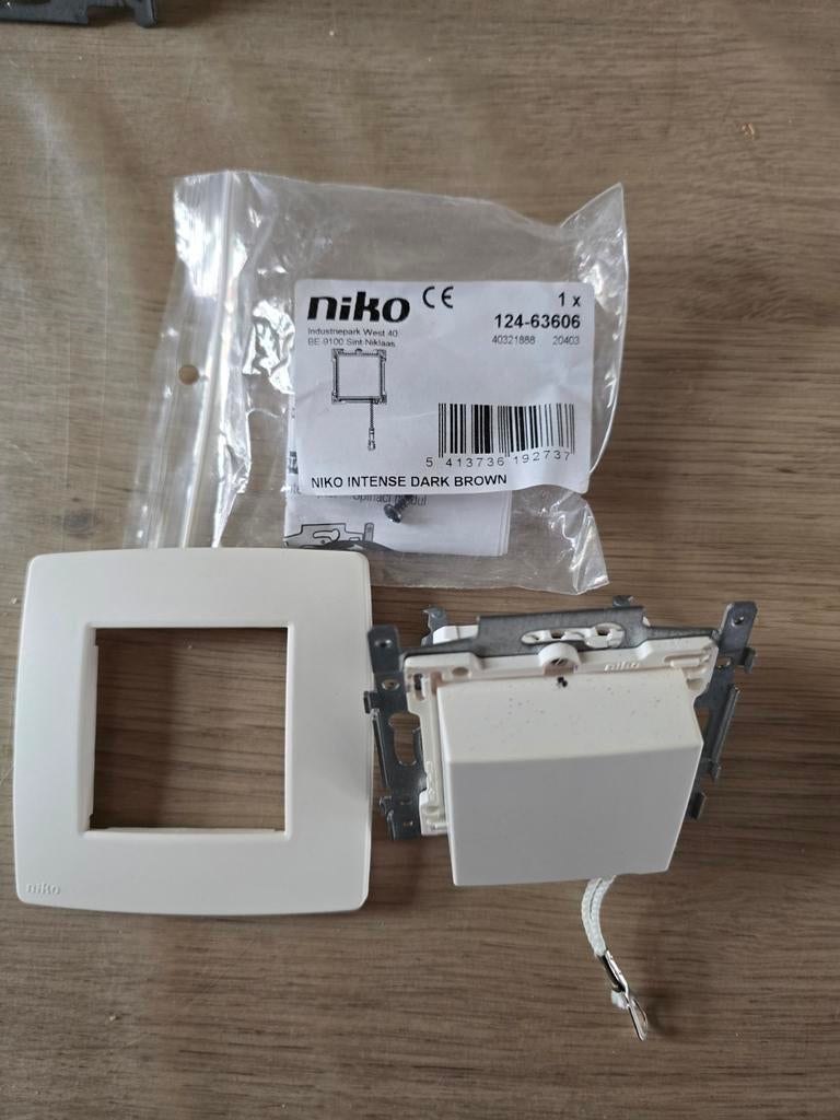 1 interrupteur à tirette va-et-vient niko complet blanc., Bricolage & Construction, Enlèvement, Neuf, Interrupteur