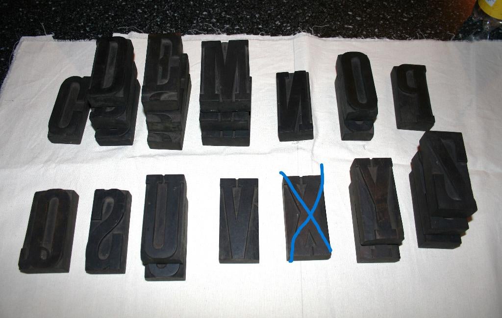 40 tal grote houten letters en cijfers uit een drukkerij, Ophalen of Verzenden