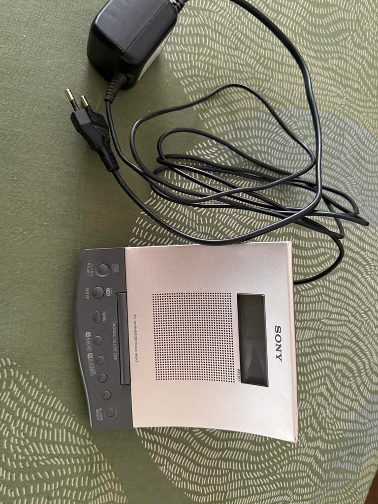 Radio - wekker, Elektronische apparatuur, Wekkers, Ophalen, Zo goed als nieuw