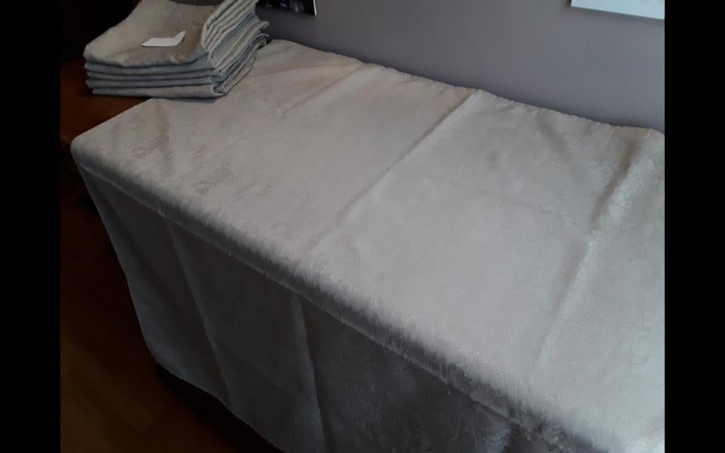 Nappes et chemins de table divers, Enlèvement