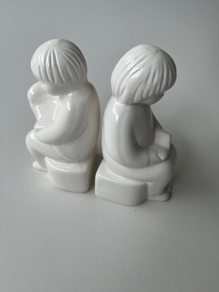 Boekensteun in wit keramiek, Enlèvement ou Envoi