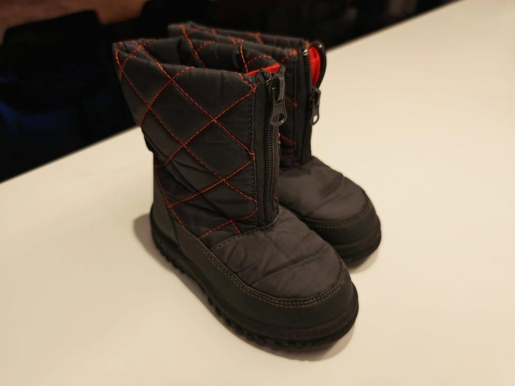 Sneeuwlaarzen maat 26, Enlèvement