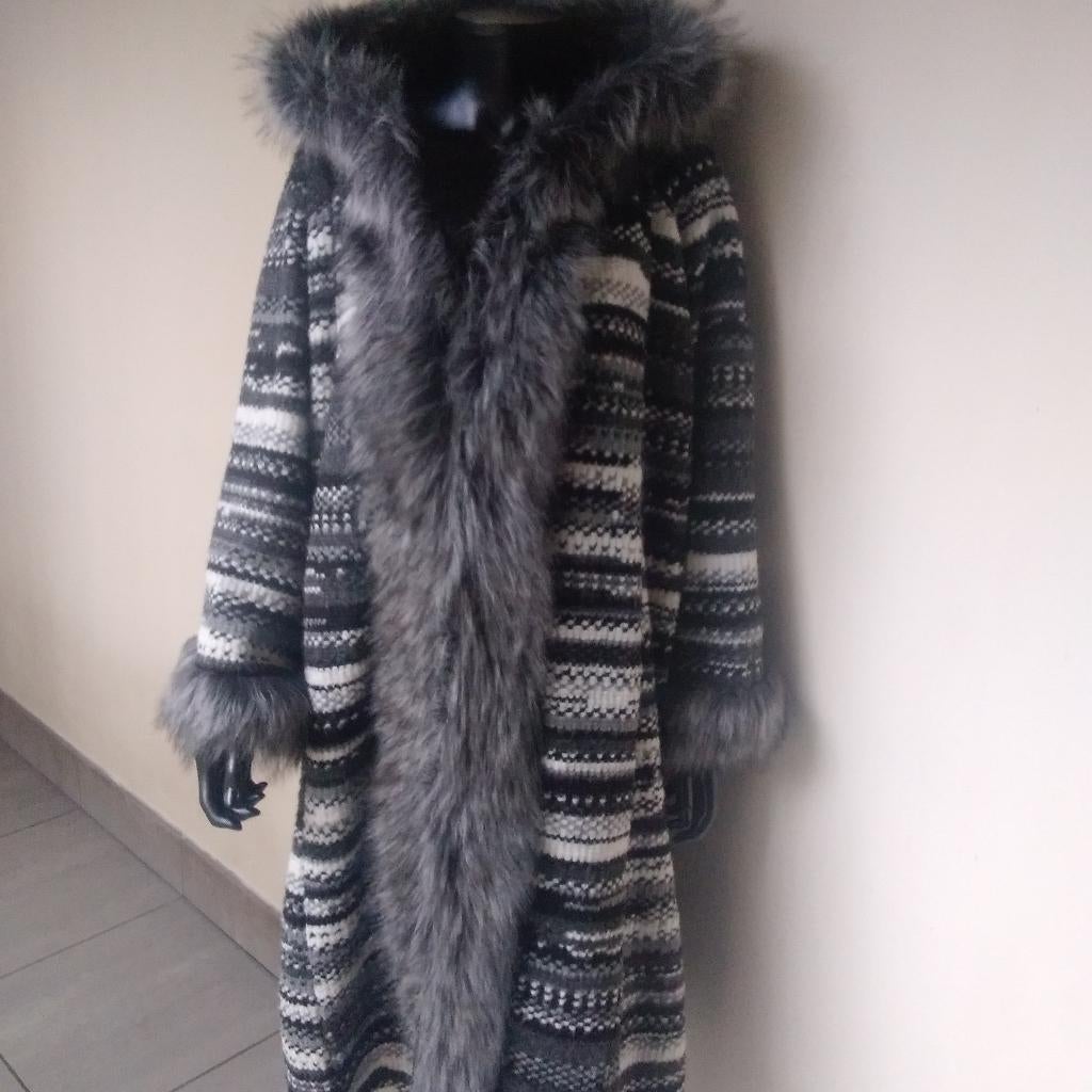 Prachtige lange mantel met kap.Made in Italy!!!, Winterjas Made in Italy, Verzenden, Zo goed als nieuw