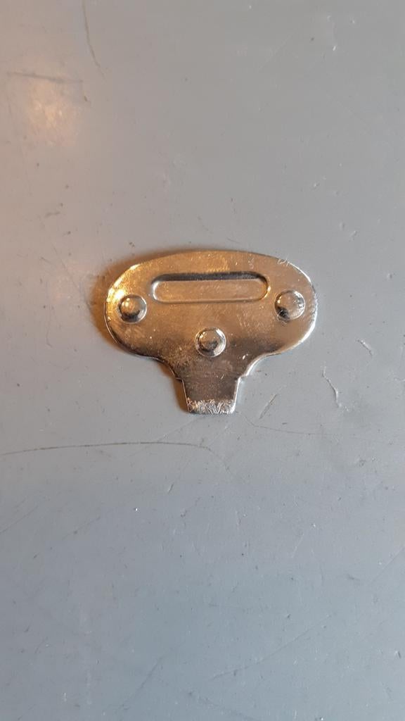 Tourne vis plaque aiguille machine brodeuse surjeteuse, Enlèvement ou Envoi, Utilisé