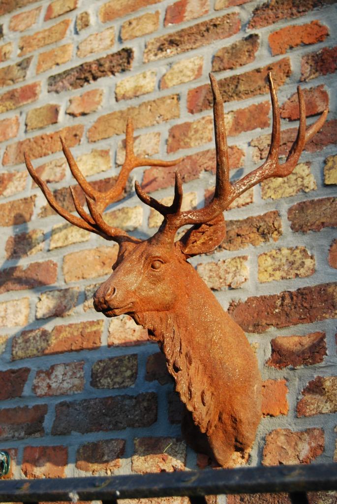 TETE DE CERF EN FONTE PATINEE A SUSPENDRE ., Enlèvement, Neuf