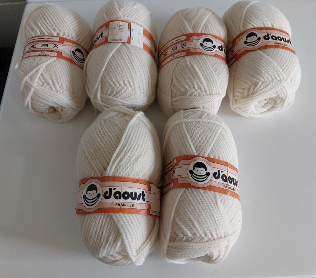 6 pelotes de laine 95% 100 gr couleur crème clair, Hobby & Loisirs créatifs, Enlèvement, Neuf