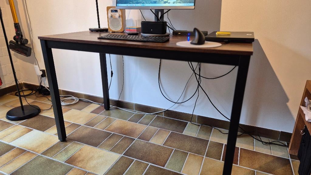 Table de bureau + fauteuil à roulettes + lampe bureau, Enlèvement, Comme neuf