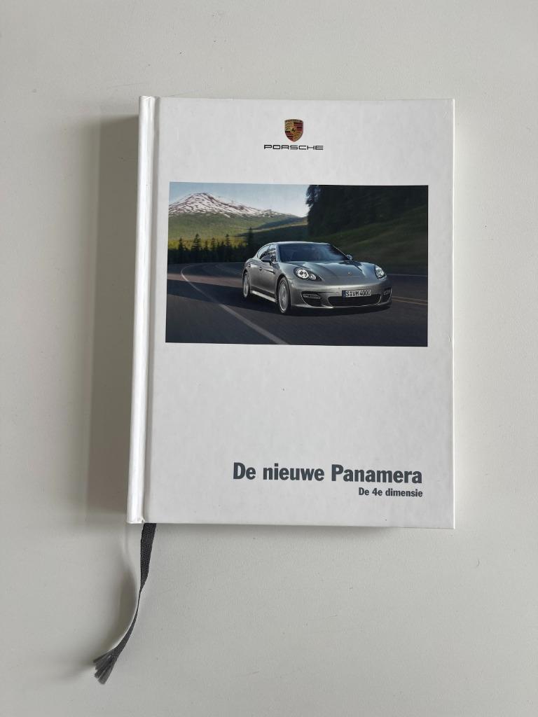 Porsche Panamera De 4e Demensie boek Nederlandstalig, Livres, Autos | Livres, Enlèvement ou Envoi, Comme neuf, Porsche, Dr.Ing. h.c.F.Porsche AG