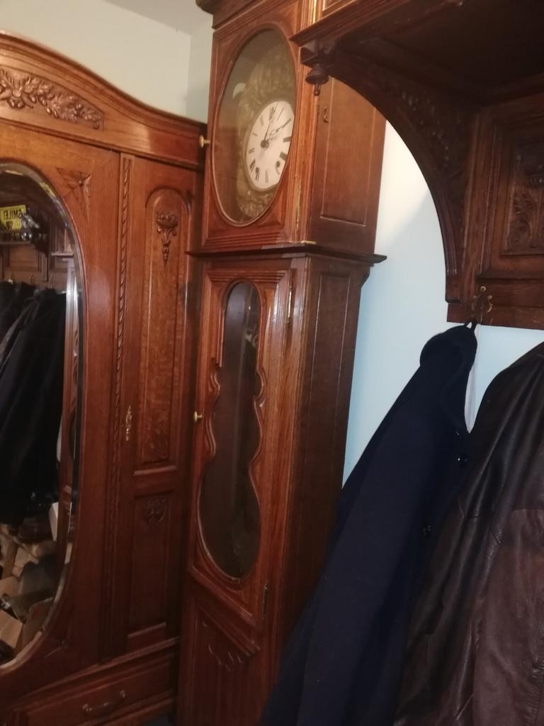 Staande Klok En Antieke Kast Prijs Overeen Te Komen.O. V. T, Enlèvement