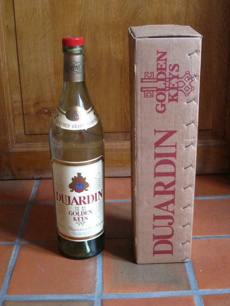 3 grandes bouteilles d alcool vintages  "Dujardin"  vides, Collections, Enlèvement ou Envoi, Utilisé, Autres types